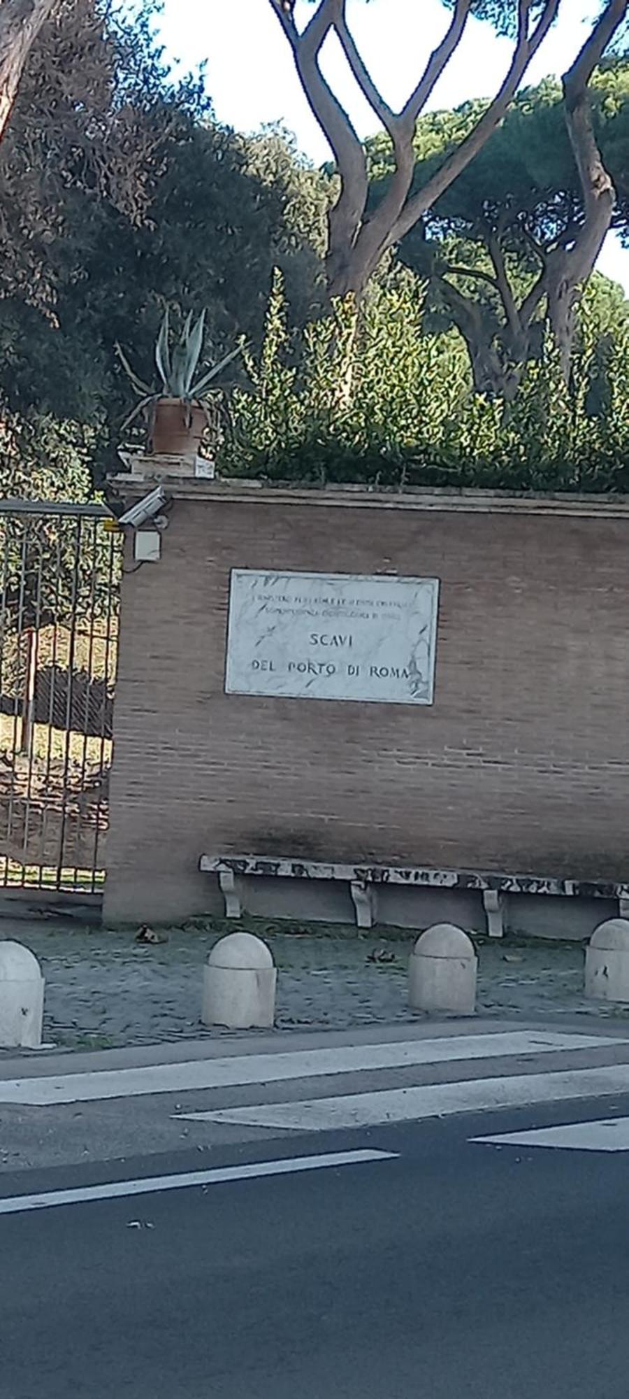 A Santy'S Rooms-Bagnocondiviso Sharedboth Room2Piano-No Lift-3Chilom A Piedi Xaeroporto-A Pagamento Shuttle Air Condizextra Bed Extrabed For A Fee-3 Minuti Bus Xfieradiroma-10 Minutes Stop Bus To Rome In50 Minutes Trafficpermitting Are You To Rome フィウミチーノ エクステリア 写真